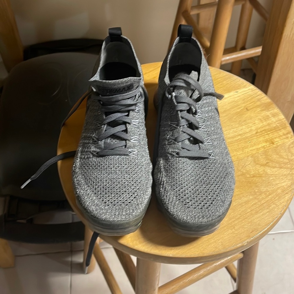 Nike womens vapor max sneakers size 9